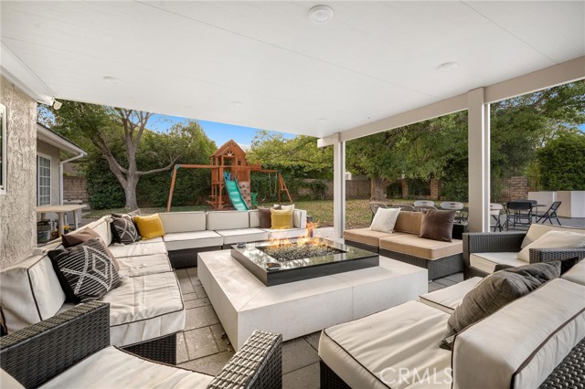 Detail Gallery Image 6 of 53 For 22455 Needles St, Chatsworth,  CA 91311 - 4 Beds | 3 Baths