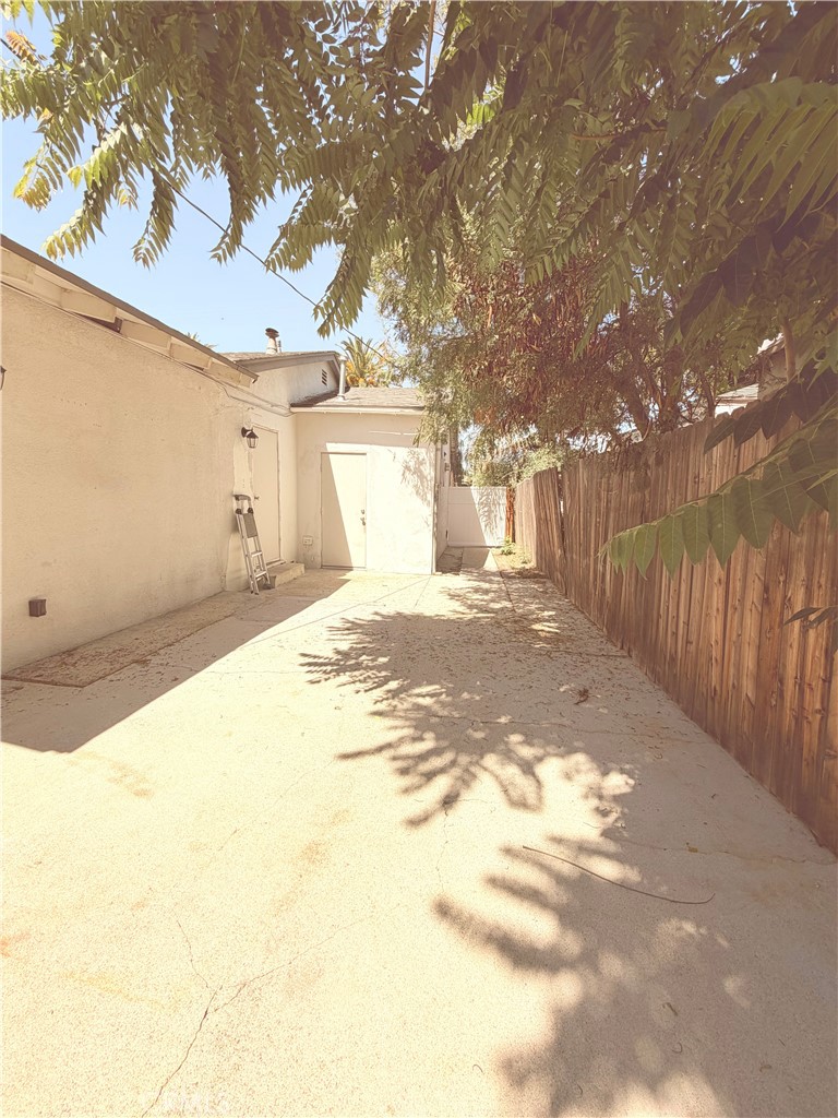 https://media.crmls.org/medias/95f23b1d-04ff-4412-b3c5-1cdb5d2f5530.jpg?preset=X-Large