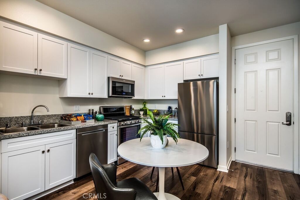 MLS #OC25280937 image #6