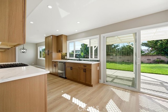 Detail Gallery Image 15 of 59 For 1613 Darcy Ave, Simi Valley,  CA 93065 - 4 Beds | 2/1 Baths