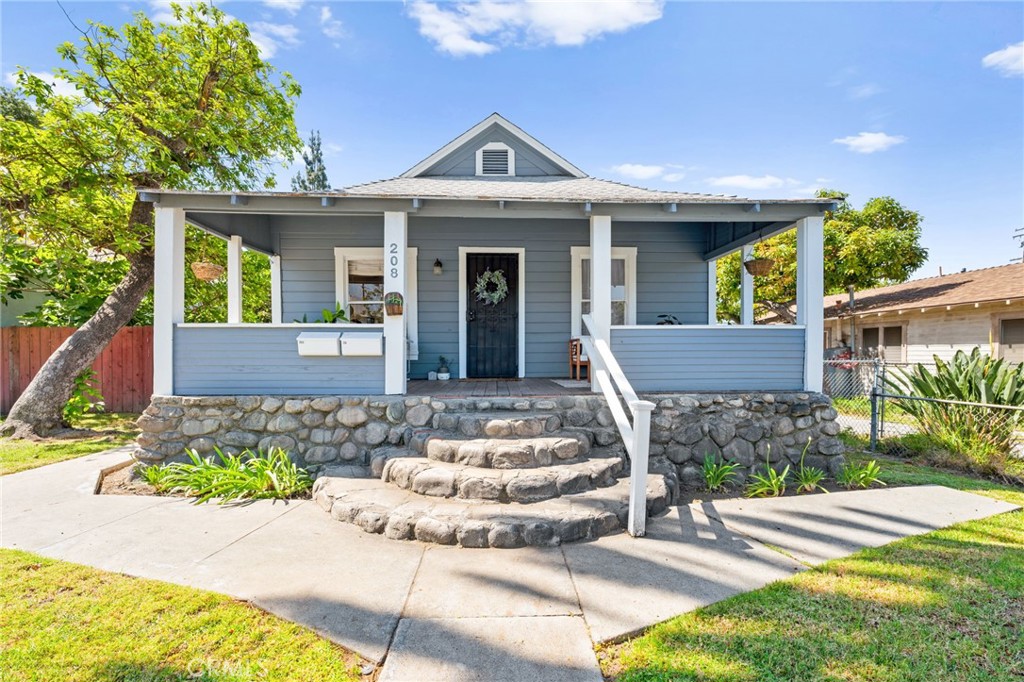 208 W Walnut Avenue