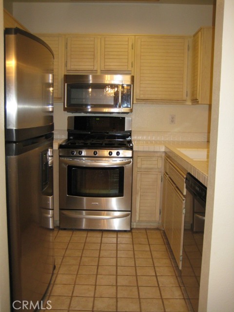 Detail Gallery Image 10 of 31 For 24105 Del Monte Dr #452,  Valencia,  CA 91355 - 2 Beds | 2 Baths
