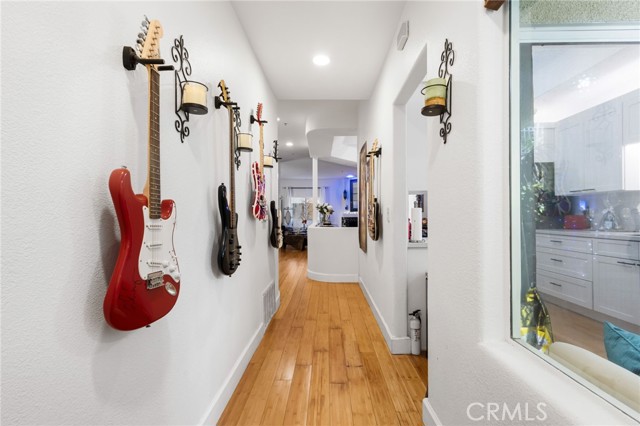 Detail Gallery Image 2 of 66 For 10626 Valley Spring #103,  Toluca Lake,  CA 91602 - 2 Beds | 2 Baths