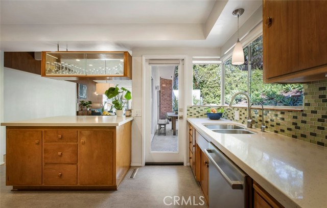 Detail Gallery Image 25 of 54 For 2820 E Chevy Chase Dr, Glendale,  CA 91206 - 2 Beds | 2 Baths