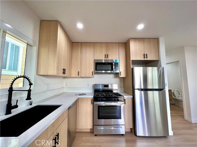 Detail Gallery Image 4 of 11 For 5255 3/4 Denny Ave, North Hollywood,  CA 91601 - 1 Beds | 1 Baths