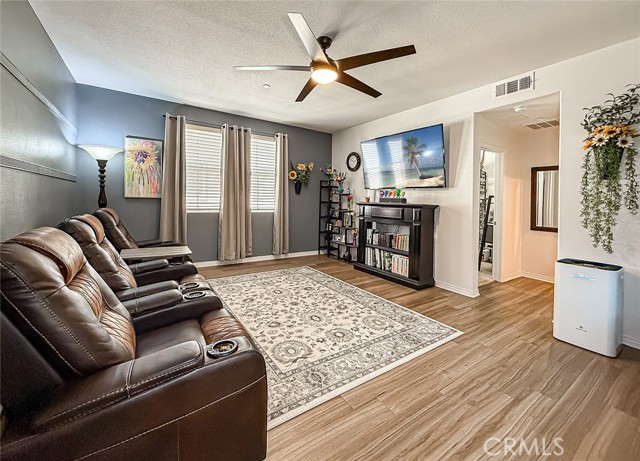 26707 Lexington Lane, Saugus CA: https://media.crmls.org/medias/95f4ea36-3157-45f4-a351-1aa7dea23298.jpg