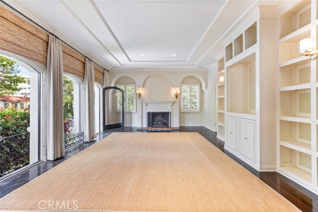 580 S Sweetzer Ave, Los Angeles CA: https://media.crmls.org/medias/95f5829c-56cd-4687-919f-b150d08a6c16.jpg