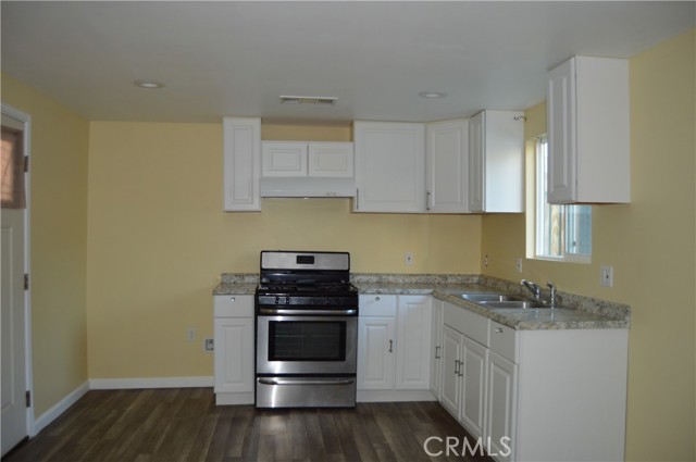 24758 Chestnut St, Newhall CA: https://media.crmls.org/medias/95f8429c-d221-4ceb-a59a-9ac4c17b0079.jpg
