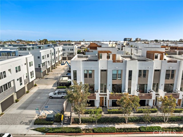 Detail Gallery Image 1 of 50 For 645 W 17th St, Costa Mesa,  CA 92627 - 3 Beds | 2/2 Baths
