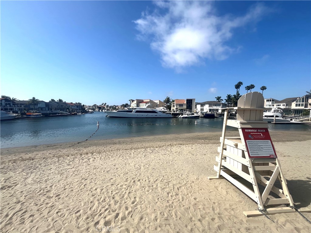 https://media.crmls.org/medias/95f917bd-dfd7-42df-be09-9fbc835c828b.jpg?preset=X-Large