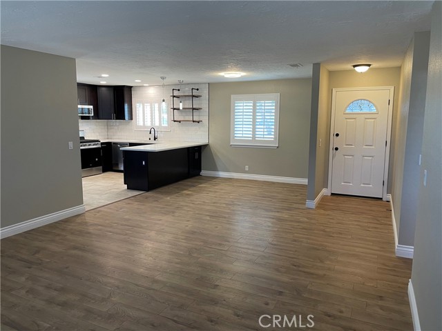 Detail Gallery Image 4 of 14 For 18110 Manzanita St, Hesperia,  CA 92345 - 3 Beds | 2 Baths