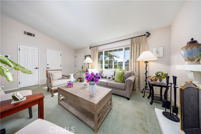 Detail Gallery Image 4 of 26 For 2669 Calle Bienvenido, Thousand Oaks,  CA 91360 - 3 Beds | 2 Baths