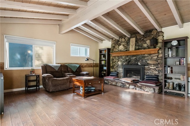 Detail Gallery Image 3 of 44 For 1145 Rivera Dr, Wrightwood,  CA 92397 - 3 Beds | 2 Baths