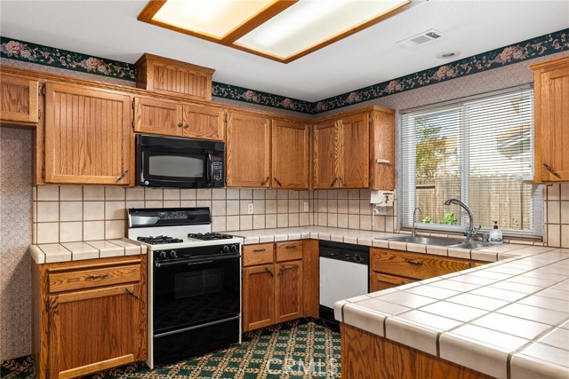 318 Meadowood Drive, Orland CA: https://media.crmls.org/medias/95faa3e8-9436-4b8e-9618-93f810b03052.jpg