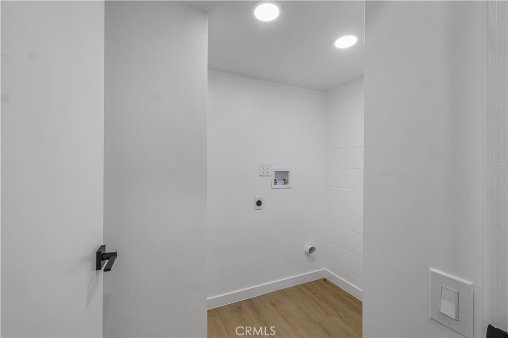 https://media.crmls.org/medias/95fbc124-7a8c-40dd-a0a4-10523933b074.jpg?preset=X-Large