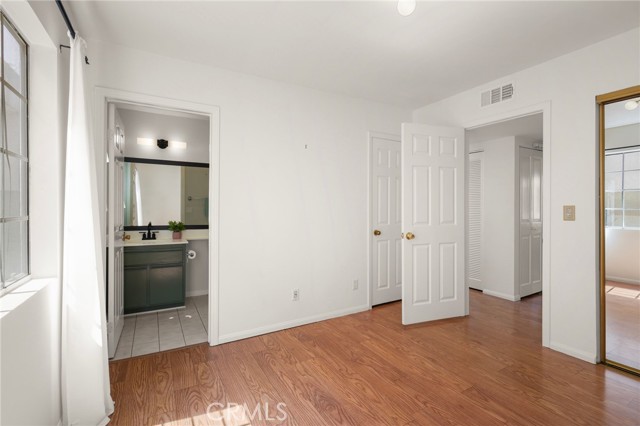 Detail Gallery Image 23 of 27 For 305 E Valencia Ave #E,  Burbank,  CA 91502 - 2 Beds | 2/1 Baths