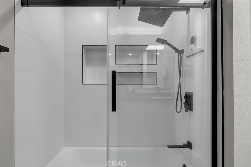 https://media.crmls.org/medias/95fdd601-b94d-4313-9a66-5163e9e9ce8a.jpg?preset=X-Large