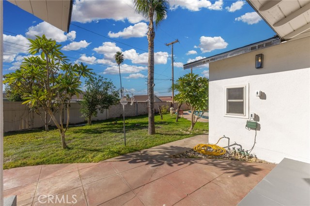 325 Echo Court, San Bernardino CA: https://media.crmls.org/medias/95fddfb6-ccbb-488e-9093-c236818d9e77.jpg