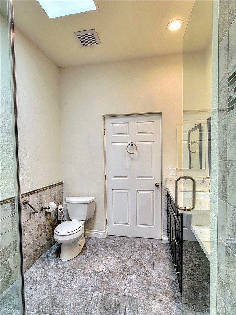 https://media.crmls.org/medias/95fe573b-56c9-4e33-b9e7-018b8d6342c9.jpg?preset=X-Large