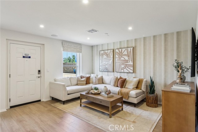 6392 Sierra Vista Lane, Fontana CA: https://media.crmls.org/medias/95fe8159-9185-4c1f-8350-d8f5d3543861.jpg