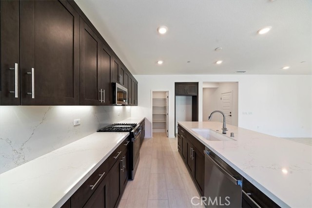 Detail Gallery Image 3 of 25 For 3809 Crossen Dr, Corona,  CA 92883 - 4 Beds | 3 Baths