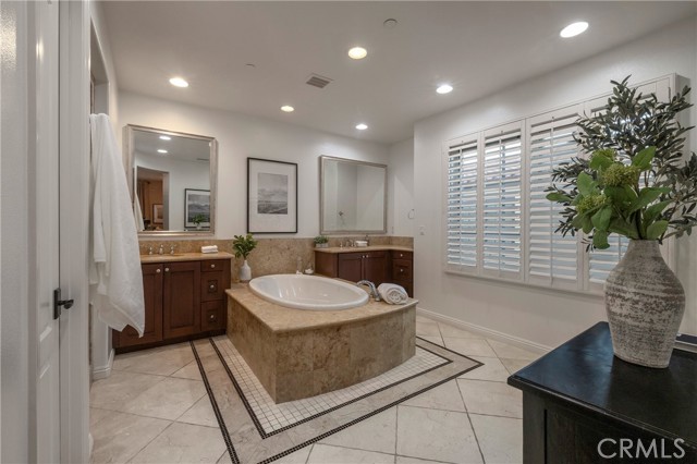 Detail Gallery Image 36 of 47 For 46 Woods Trail, Irvine,  CA 92603 - 5 Beds | 4/1 Baths