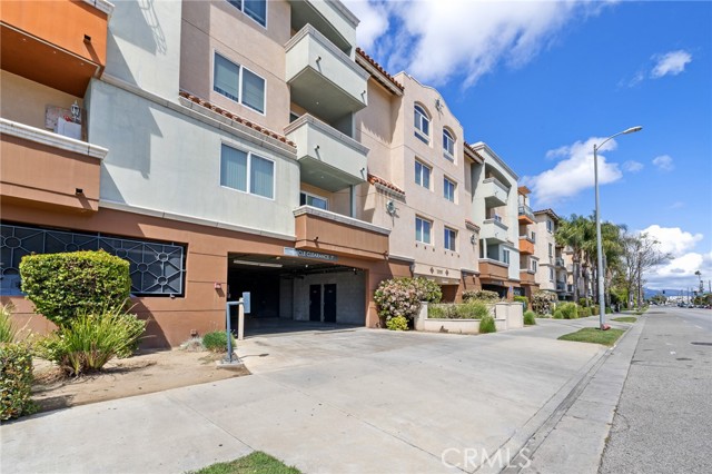 Detail Gallery Image 25 of 31 For 13951 Sherman Way #301,  Van Nuys,  CA 91405 - 2 Beds | 2 Baths