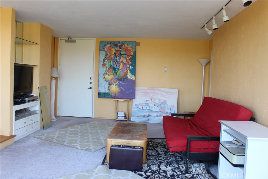 MLS #OC25167934 img 3