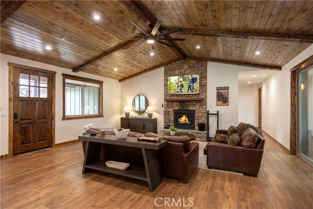 Detail Gallery Image 3 of 38 For 1618 Tuolumne Rd, Big Bear City,  CA 92314 - 4 Beds | 3/1 Baths