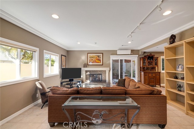 Detail Gallery Image 6 of 47 For 1911 Speyer a,  Redondo Beach,  CA 90278 - 4 Beds | 2/1 Baths