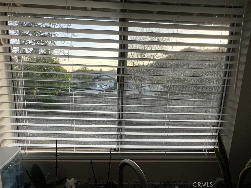 https://media.crmls.org/medias/9601ea73-baa2-4ff1-8705-00f68750553e.jpg?preset=X-Large