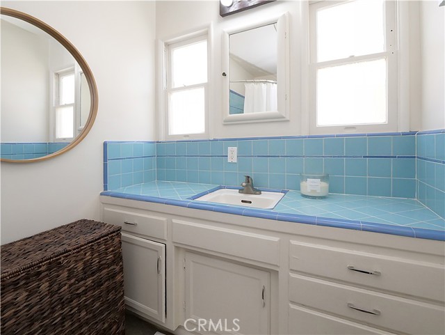 720 26th Street, Manhattan Beach, California 90266, 3 Bedrooms Bedrooms, ,1 BathroomBathrooms,Residential,Sold,26th,SB23201490