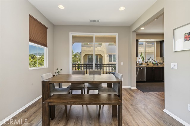 384 Ruby Red Lane, Upland CA: https://media.crmls.org/medias/96021543-d89d-4ba5-bf8f-8c2ec5a1e2ce.jpg