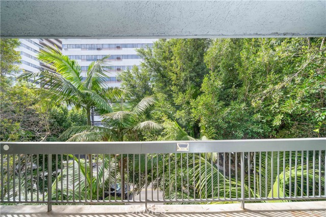 Detail Gallery Image 8 of 22 For 1242 S Barrington #301,  Los Angeles,  CA 90025 - 2 Beds | 2 Baths