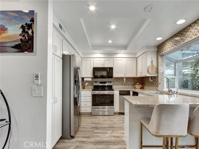 Detail Gallery Image 10 of 29 For 6587 E via Fresco, Anaheim Hills,  CA 92807 - 3 Beds | 3 Baths