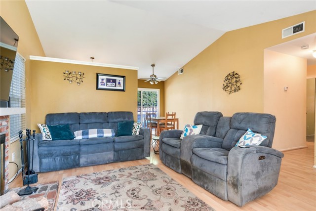 Detail Gallery Image 4 of 17 For 6732 Plum Way, Rancho Cucamonga,  CA 91739 - 3 Beds | 2 Baths