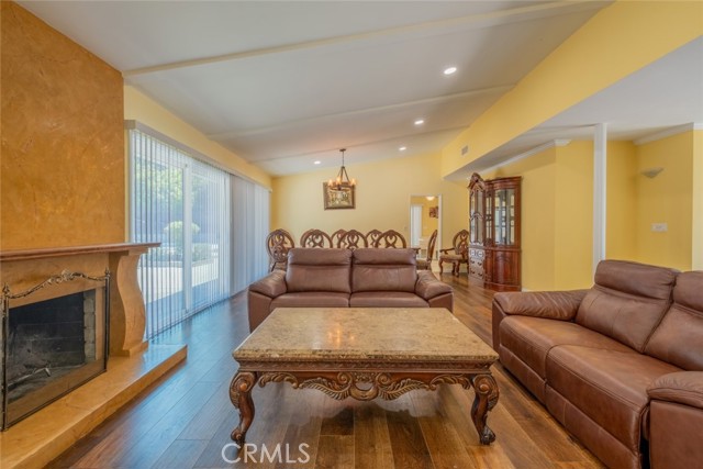 19941 Hiawatha Street, Chatsworth CA: https://media.crmls.org/medias/960396dd-2a31-4380-a906-c0c8da8861d9.jpg