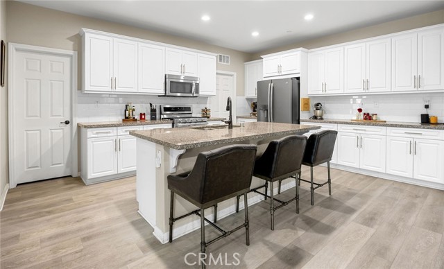 Detail Gallery Image 4 of 34 For 3009 E Arbor Ln, Ontario,  CA 91762 - 4 Beds | 2/1 Baths