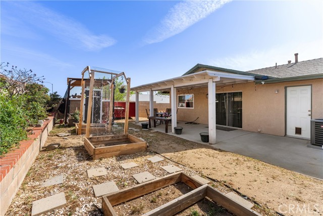 42045 Thornbush Avenue, Lancaster CA: https://media.crmls.org/medias/96055bd7-e915-4d49-9829-f68a2d5c305e.jpg