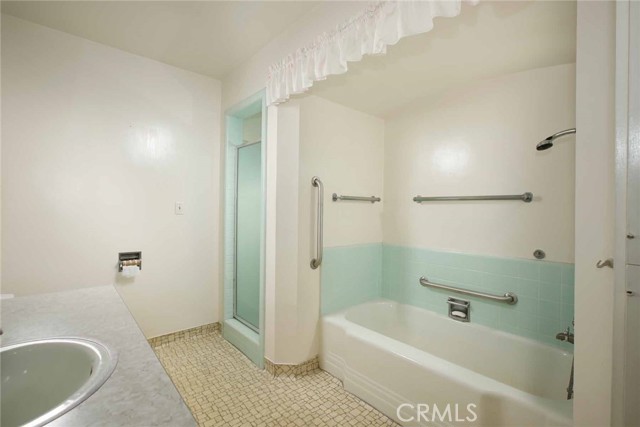 1075 Pine Oak Lane, Pasadena CA: https://media.crmls.org/medias/9605c953-422e-4801-bfc0-52b313eb6f46.jpg