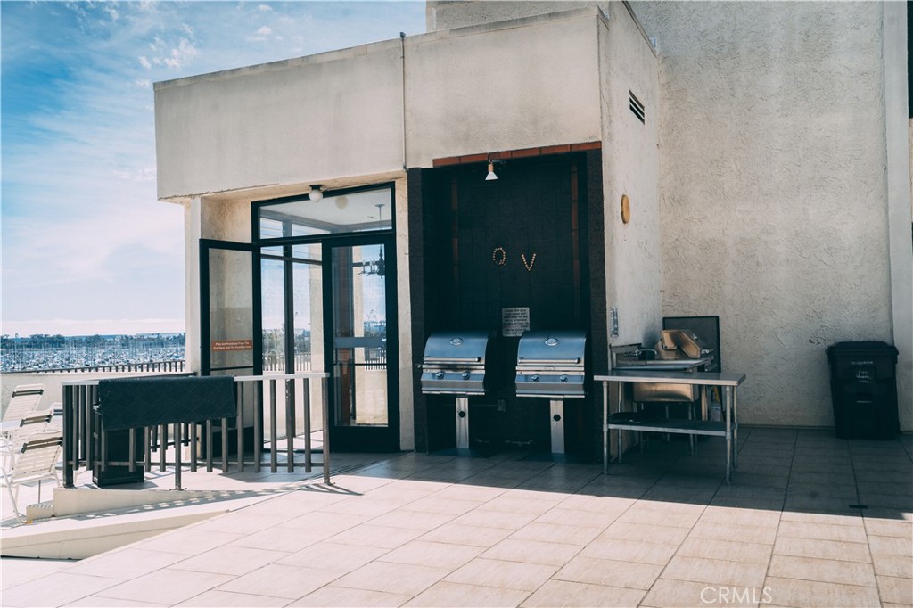 https://media.crmls.org/medias/96066b8a-bece-40b5-81ca-7079d055ab6f.jpg?preset=X-Large