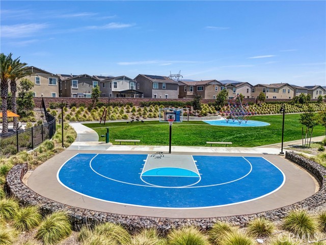 16548 Monteviejo Street, Fontana CA: https://media.crmls.org/medias/9606b317-af15-4e16-8fc3-5c2d42a3ee08.jpg