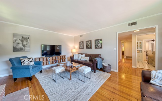 430 N Canyon Boulevard, Monrovia CA: https://media.crmls.org/medias/9606bd7d-918f-4bcc-a04e-c5ec433ca79d.jpg
