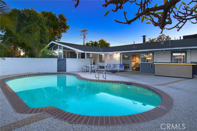 Detail Gallery Image 27 of 42 For 395 Meadow Ln, Newport Beach,  CA 92660 - 3 Beds | 3 Baths