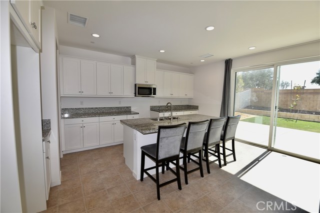 Detail Gallery Image 8 of 33 For 36913 Arezzo Ct, Beaumont,  CA 92223 - 4 Beds | 2/1 Baths