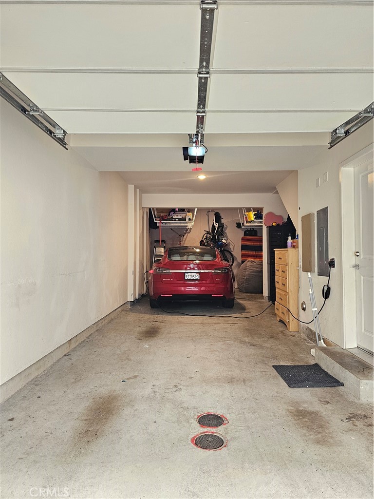 https://media.crmls.org/medias/9609d240-70b1-46ac-ae9b-99ea6409177b.jpg?preset=X-Large