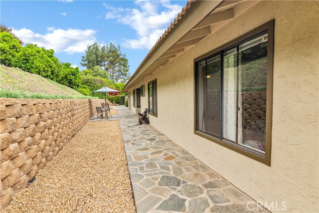 735 Del Valle Drive, Fallbrook CA: https://media.crmls.org/medias/960a6181-f402-4216-91ba-b64e0086dc4a.jpg