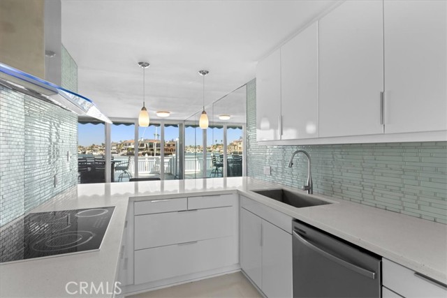 Detail Gallery Image 11 of 38 For 4053 Aladdin Dr, Huntington Beach,  CA 92649 - 3 Beds | 2/1 Baths