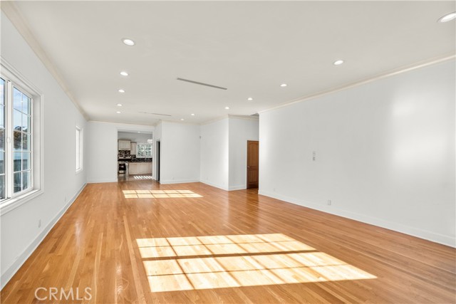 6223 Simpson, North Hollywood CA: https://media.crmls.org/medias/960b707e-3067-410a-bffb-432a57da1de7.jpg