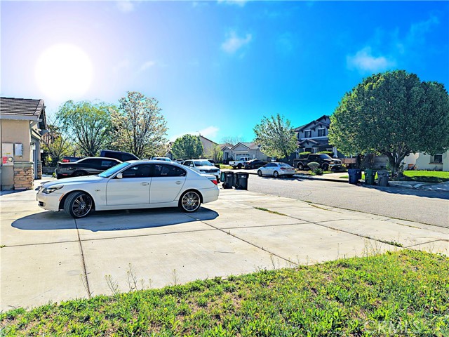 Detail Gallery Image 2 of 51 For 2745 Garnet Ln, Lancaster,  CA 93535 - 5 Beds | 3 Baths